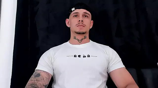 Freechat NoahhBrown on StripChat