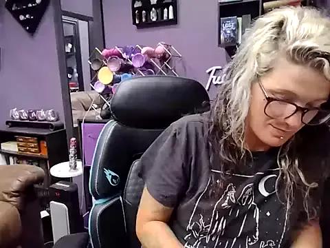 oddywithabody on StripChat 