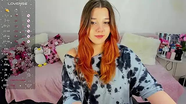 PenelopeOneGrey on StripChat 