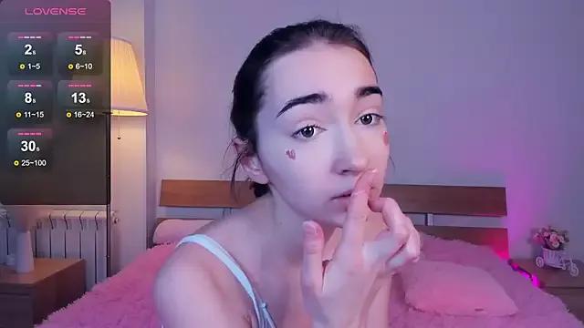 PollyBeev on StripChat 