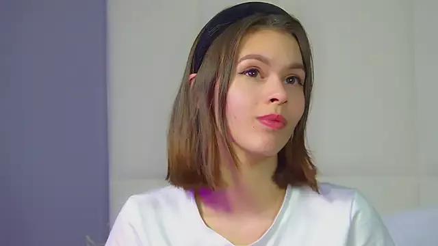 PollyLanders on StripChat 