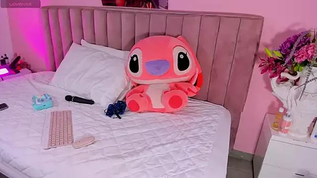 RolyLoren on StripChat 