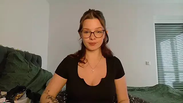 Freechat RoxiBlack on StripChat