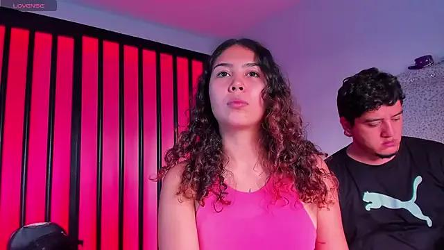 RoxyAndAron on StripChat 