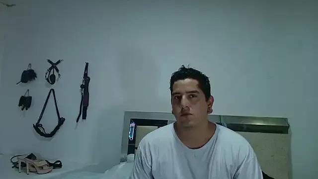 RoxyAndAron on StripChat 
