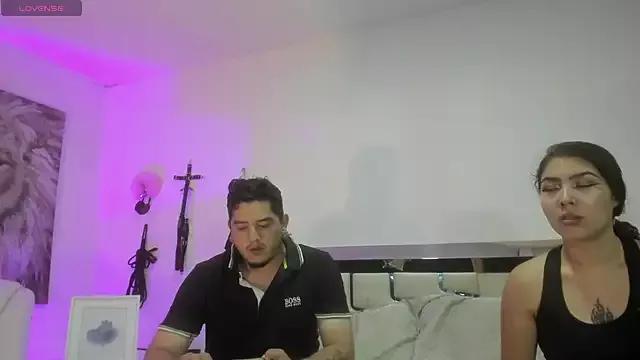 RoxyAndAron on StripChat 