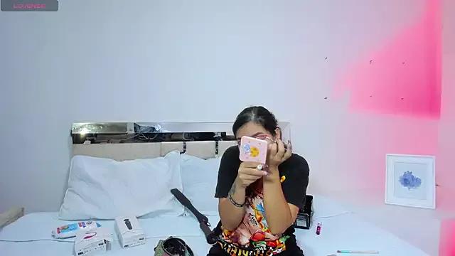 RoxyAndAron on StripChat 