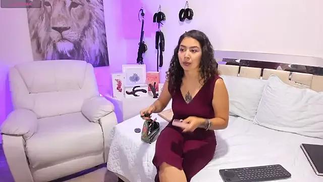 RoxyAndAron on StripChat 