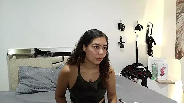RoxyAndAron on StripChat 