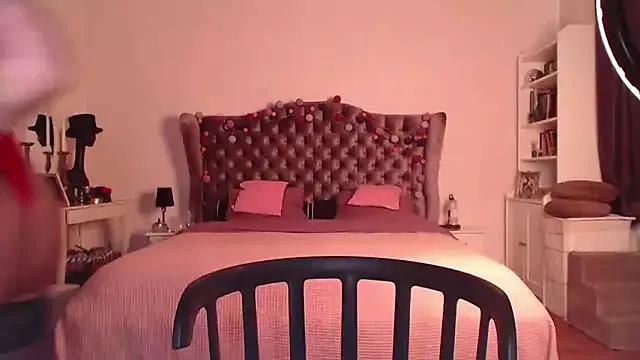 SadieGlam from StripChat