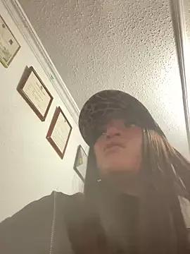 saly_rouse on StripChat 