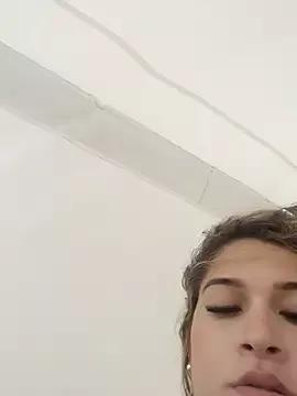 Sara_smiiith211 on StripChat