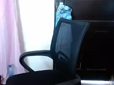 savage_laura on StripChat 