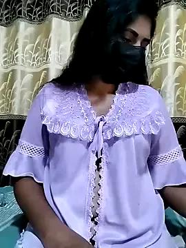 SLZAARA on StripChat 
