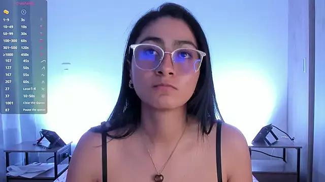 SoffiaRose on StripChat 