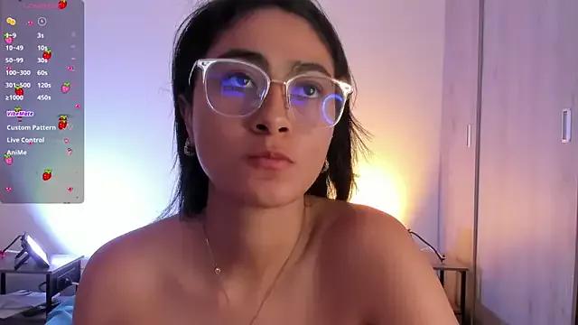 SoffiaRose on StripChat 