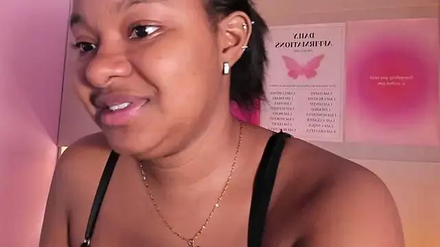 tamaraa_smiith on StripChat 