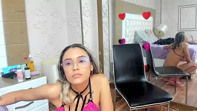 TaraaHot on StripChat 