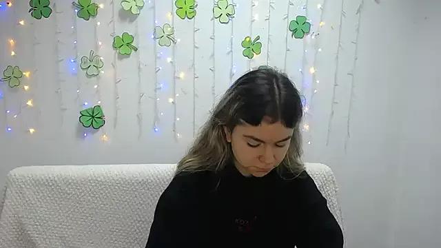 TinaRedly on StripChat 