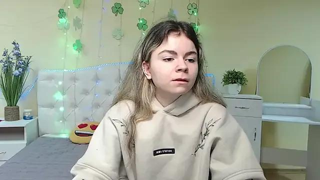 TinaRedly on StripChat 
