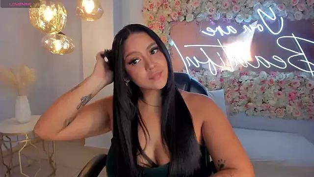 ToriCrossX on StripChat 