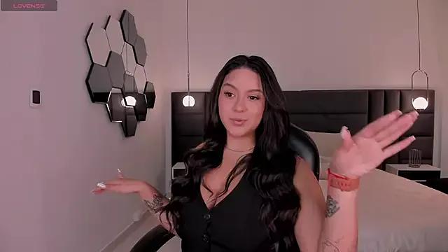 ToriCrossX on StripChat 