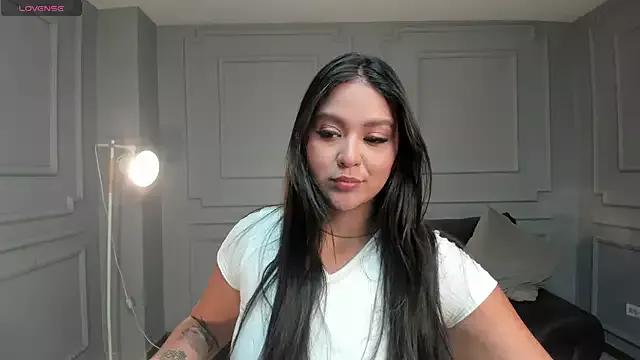 ToriCrossX on StripChat 