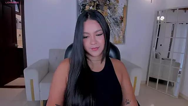 ToriCrossX on StripChat 