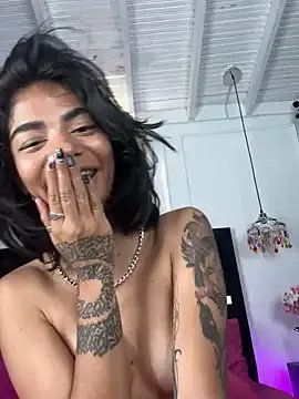 Freechat TweetiePieXXX on StripChat