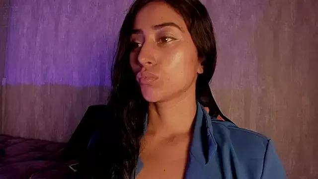 Valentinne_z on StripChat 