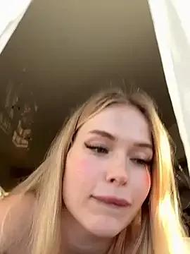 Sweet Vladamais wants you to fuck her body now Vladamais from StripChat