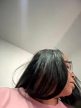 Masturbate to cute model XMara XMara from StripChat