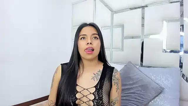 ZoeWan69 on StripChat 