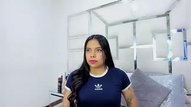 ZoeWan69 on StripChat 