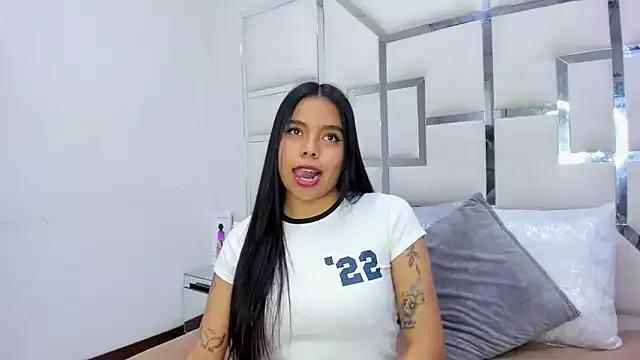 ZoeWan69 on StripChat 